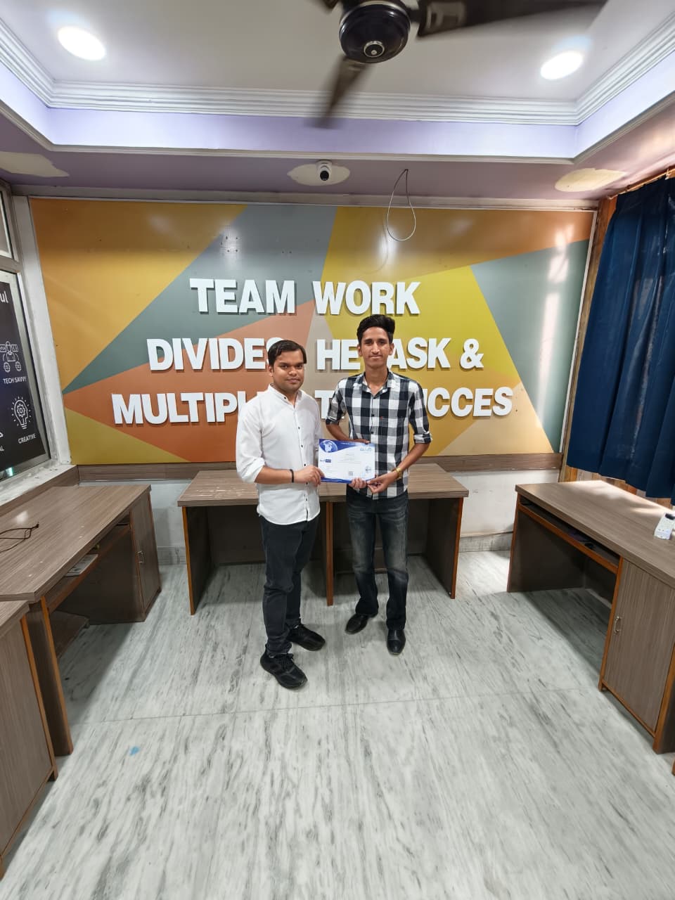 Student receiving digital marketing certificate Gurukull Institute Bathinda