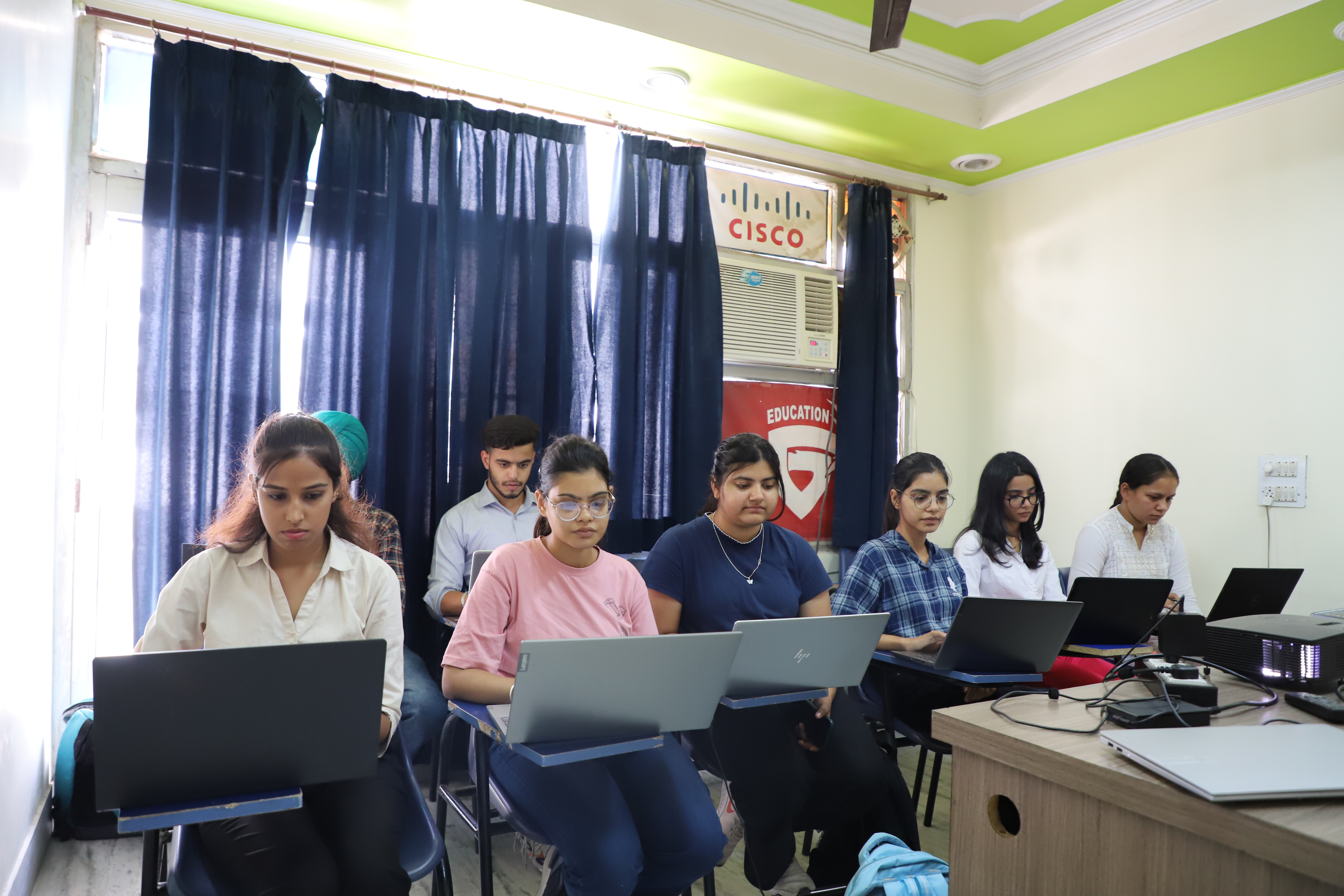 Complete Creative Lab — Gurukull Institute